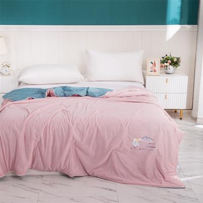 China 200*230cm summer viable silk cool comforter thin cool light and water washable thin air conditioner comforter for sale