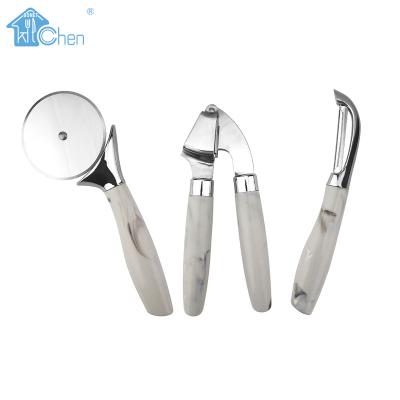 China Viable New Item Stainless Steel Kitchen Accessories Silicone Handle Pizza Cutter Garlic Press Peeler Kitchen Instruments for sale