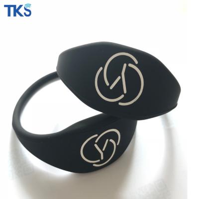 China Hotels Custom Logo RFID NFC Personalized Wristband Rubber for sale