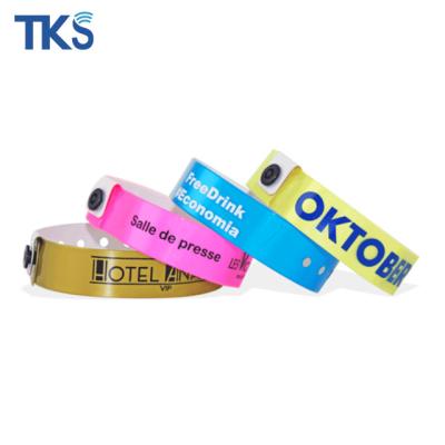 China Anti-allergy Antibacterial Hand Writing Disposable Tearresistant Vinyl Wristband Wristbands For Medical PVC Adjustable Soft Plastic Wristband for sale