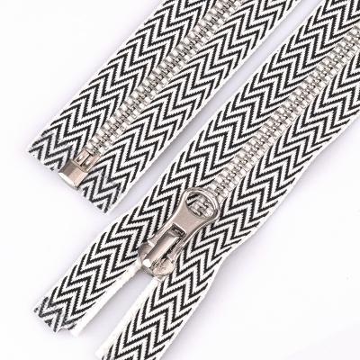 China Custom Fashionable Metal Zipper 5# Wholesale Stripes Auto Lock Metal Zipper For Handbag for sale