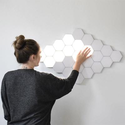 China Modern Indoor Home Decor Induction Wall Light DIY Hexagon Touch LED Quantum Modular Smart Honeycomb Wall Lamp for sale