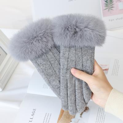 China Custom Rabbit Fur Cuff Elegance Ladies Bow Fur Cuff Fleece Woolen Gloves Women for sale