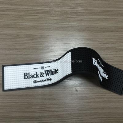 China Custom Viable Rubber Black and White Rubber Water Serving Beer Bottle Mats PVC Bar Serving Mat for sale