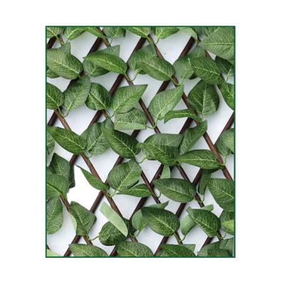 China Easily Assembled Expanding Artificial Leaf Willow Trellis Fence for sale