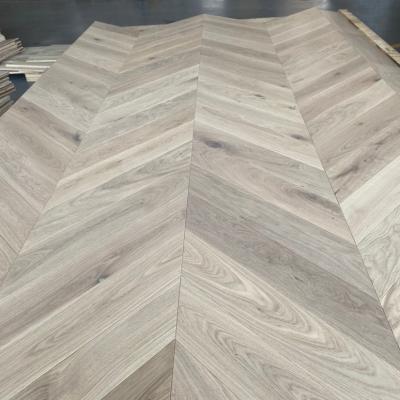 China Modern Multi-Layers Engineered White Oak European Engineered Timber Parquet Herringbone Flooring for sale