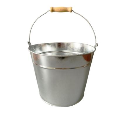 China Eco - Friendly Galvanized Potted Metal Bucket Planter Ice Bucket With Wooden Handle for sale