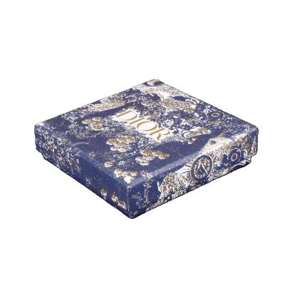 China Recyclable Special Delicate Appearance Small Box Gift Box Paper Wrapped Square With Logo for sale