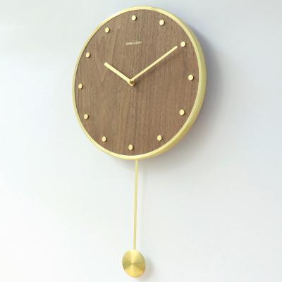 China Silent modern wall clock antique style wood and metal frame new brass scale simple pendulum die Wanduhr for sale