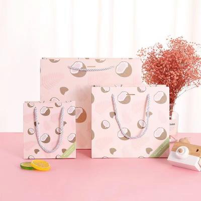 China New Recycled Materials Top Quality Fashion Style Gift Bag Packaging Customized Selling Paperboard Beautiful Cut Bags for sale