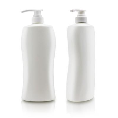 China Wholesale 1000ml White PE Bottles Cosmetic Plastic Bottle Shampoo For Shower Gel Empty Flat Plastic Bottle With Press Lotion Pump for sale