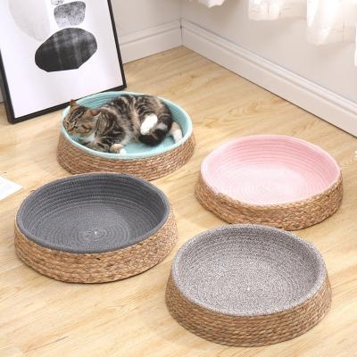 China Woven Rattan Cat Basket Bed Universal Litter Woven Circular Cat Calming Bed Small Pet Bed Sustainable Natural Material With Cushion for sale