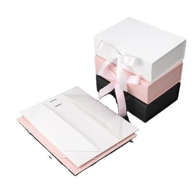 China Recycled Materials Custom Gift Packaging Foldable Magnetic Gift Box With Ribbon for sale