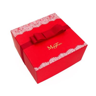 China Large Recyclable Luxury Tall Magnetic Closure Cardboard Packaging Gift Box for sale