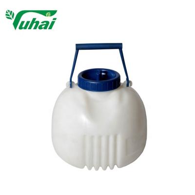 China Live cow quarter milker 8 liters with silicone hose for sale