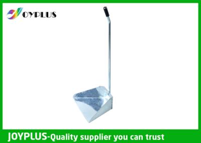 China Costumized 76cm Garden Cleaning Tools Iron Dust Pan With Handle 800g for sale