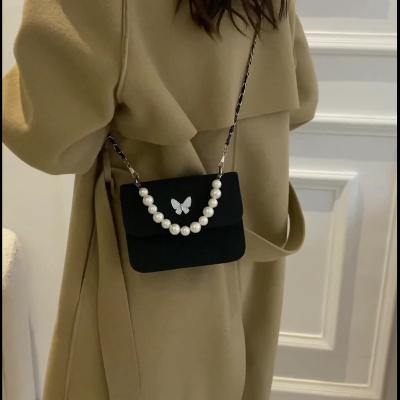 China 2022 fashion pearl chain single-shoulder frosting small cross body leather butterfly square handbag for sale