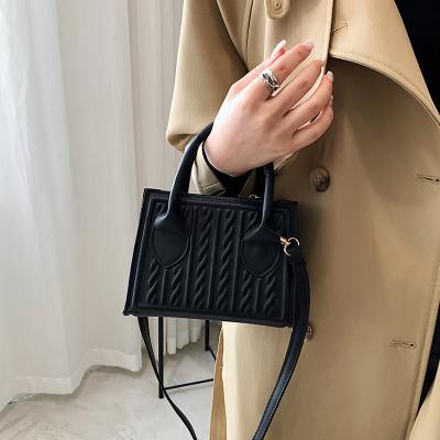 China Fashion Popular Single-Shoulder Leather Mini Cross Body Simple Lady Small Square Handbag for sale