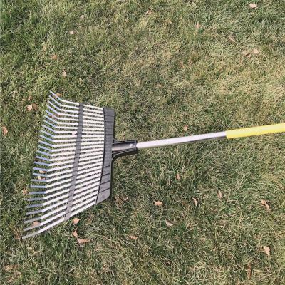 China Outdoor Garden Rake Garden Tools Galvanized Black Rake Process Material Outdoor Garden Weed Cleaning Rake. for sale