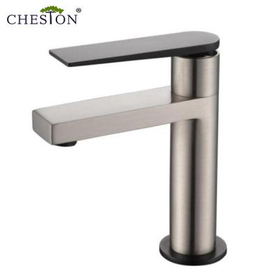 China OEM Luxury Style Brass Water Metered Outdoor Graphic Bathroom Faucets Hotel Faucets And Mixers Sale for sale