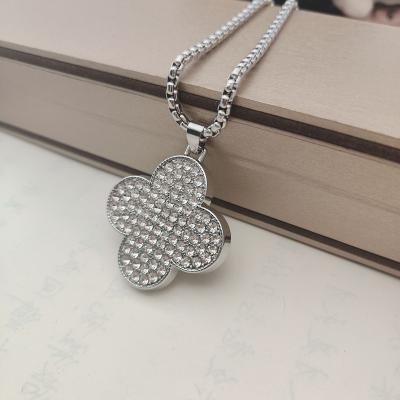 China ZUOWEN Four Leaf Clover Necklace Cheap Luxury Stainless Steel With Zircon Trendy Four Leaf Clover Pendant Necklace for sale