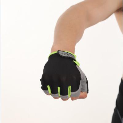 China Modern Design Breathable Sports Gloves Custom Made Breathable Gym Racing Half Finger Sports Hand Gloves for sale