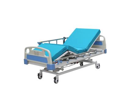 中国 3 functions two crank hospital bed with mattress cama three functions manual hospital bed bed 販売のため