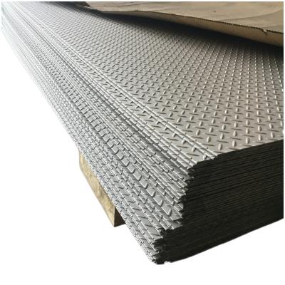 China Online Wholesale Beautiful Appearance Hot Rolled Steel Pattern Corrugated Stainless Steel Plate With Lath And Lentilform for sale