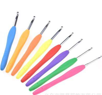 China 8 PCS Sweater Sewing Needles Crochet Hook Aluminum Knitting Needles With Handle Kit Mix Colored Soft Size for sale