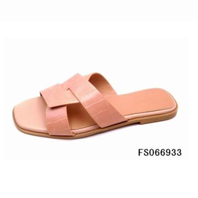 China Women's Fashionable And Comfortable Lightweight Square Toe Cross Outdoor Slippers for sale