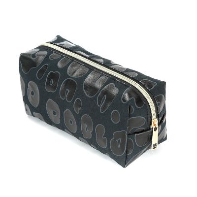 China Popular New Style Makeup Bag Leopard Printing Bag Travel Bag Shiny Black Wash Cosmetic Bag for sale