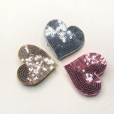 China Hot Selling Heart Shaped Embroidered Shoe Buckle Sequins Shoe Ornaments Accessories Ladies Fashion Shoe Buckles for sale