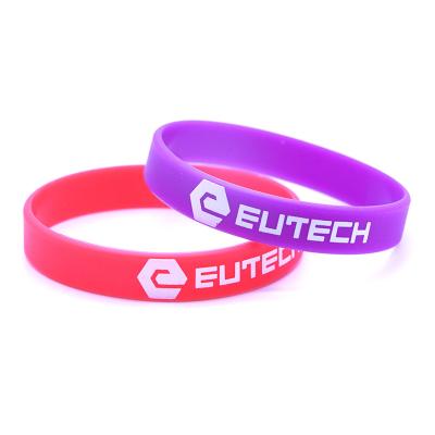 China Fashion Factory Supply Custom Embossed Logo Silicone Wristband /braclet for sale