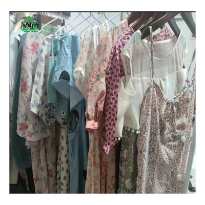 China All Kind Guangzhou Korea Used Dresses In Bulk Used Clothes Bales Second Hand Clothing for sale