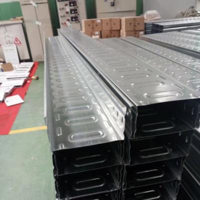 China Silvery Molded Perforated Metal Cable Tray 3m - 6m For Cable Routing And Management for sale