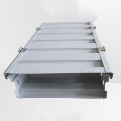 China Fire Resistance Mold Extruded Metal Cable Tray With Cover Wall Mounted Or Hanging Type Mounted Installation Method for sale