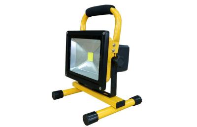 China Outdoor 50W LED Rechargeable Floodlight 60Hz IP65 Waterproof Long Life with 5hours Battery Storage for sale