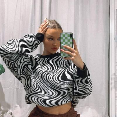 China 2022 Ladies Sweaters Anti Shrink Fashionable Knitted Top Sleeve Long Striped Rib Knitting Printed Zebra Crew Neck Sweater Women for sale