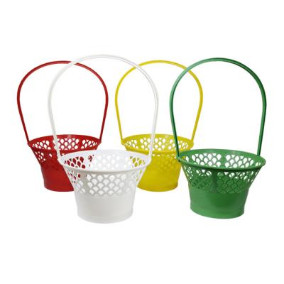 China Durable Rattan Material Indoor Durable Plant Baskets Hanging Flower Pot Pots For Garden With Rope Handle for sale