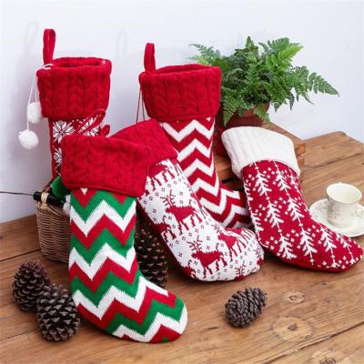 China High Quality Red Green Christmas Tree Scene Decor Popular Christmas Stockings Gift For Home Knitted Snowflake Christmas Stocking Decorations for sale