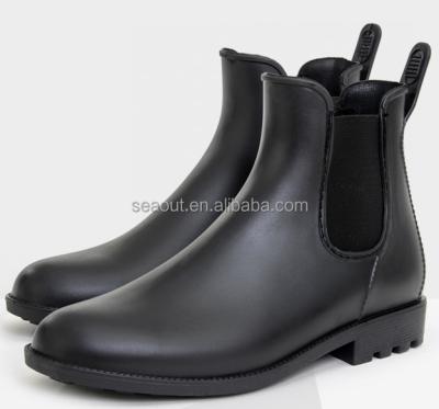 China Very Light And Comfortable No Smell Fabulous Design Wellington PVC Anti-skidding Custom Black Rain Boots For Sale for sale