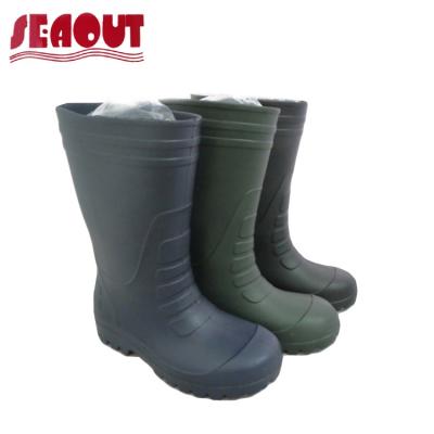 China Very light and comfortable no smell new fashion design anti-skidding cool golf rain boots for sale