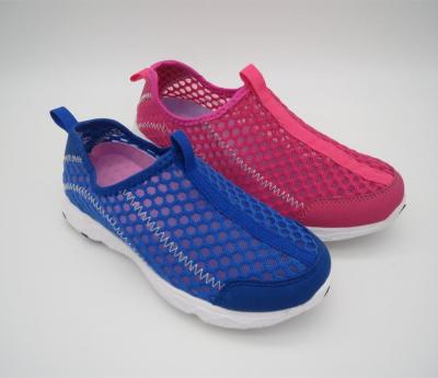 China Good Flexibility 2018 New Style Light And Cheap Mesh Upper Sports Shoes for sale