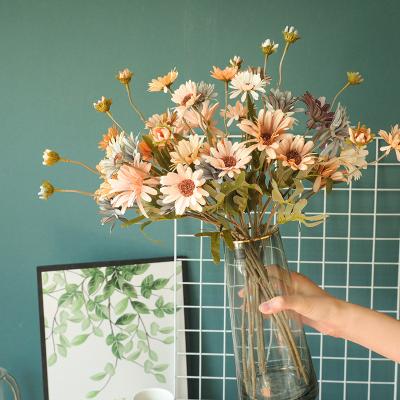 China Chrysanthemum Home Flower Factory Direct Sales Wedding Decoration Manufacturer Home Decoration Handhold Artificial Flowers for sale