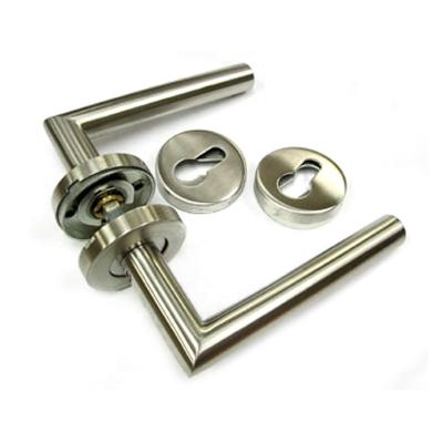 China Modern DL4144 SUS304 Brushed SS High Quality Stainless Steel Interior Lever Door Handle with Escutcheons on rose for sale