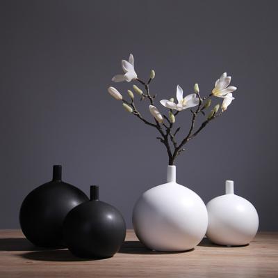 China Wholesale Handmade Black Round Shape Thin Neck Matt Color White Ceramic Ball Shape Vase Vase for sale