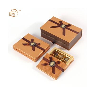 China Recycled Materials Wholesale Custom Eco - Friendly Gift Box Packaging With Plastic Tray Lid Base Chocolate Boxes for sale