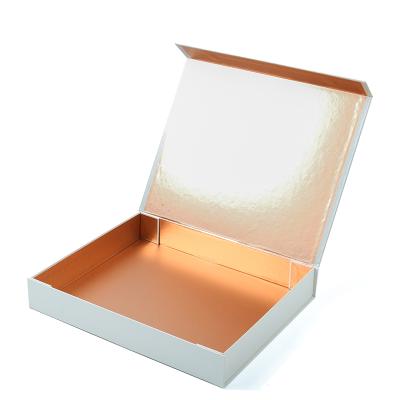 China Recycled Materials Custom White Magnet Luxury Magnetic Paper Folding With Magnet Closure Christmas Gift Box for sale