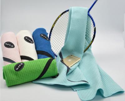 China Factory Wholesale Compressed Sports Microfiber Knitted Cloth Waffle Golf Towel Waffle Golf Towel With Bag for sale