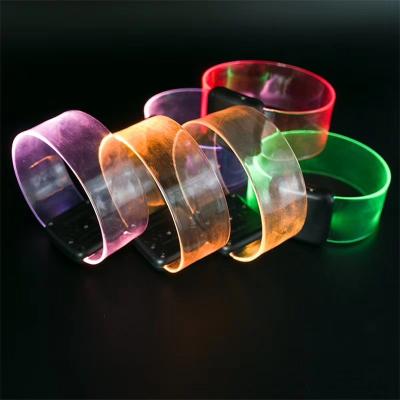 China Cheap Wholesale Christmas 2022 ABS case+silicone bands+electric lead elements customs light magnet bracelet for sale